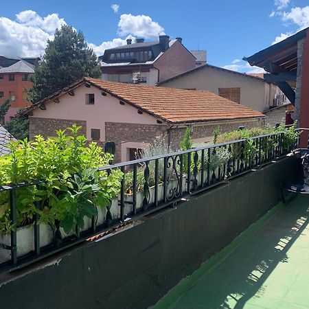 Atico Con Encanto En Bellver De Cerdanya Lägenhet Exteriör bild