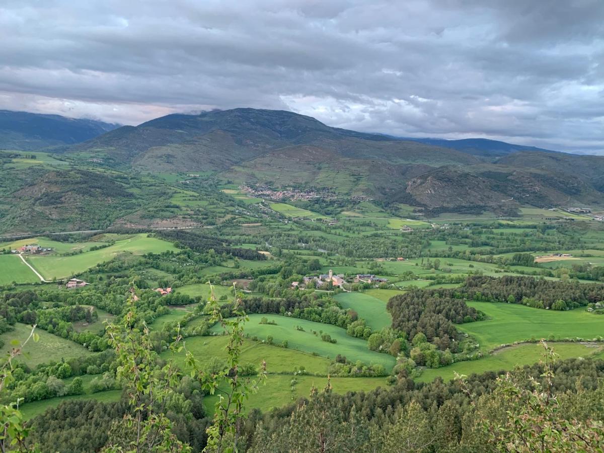 Atico Con Encanto En Bellver De Cerdanya Lägenhet Exteriör bild