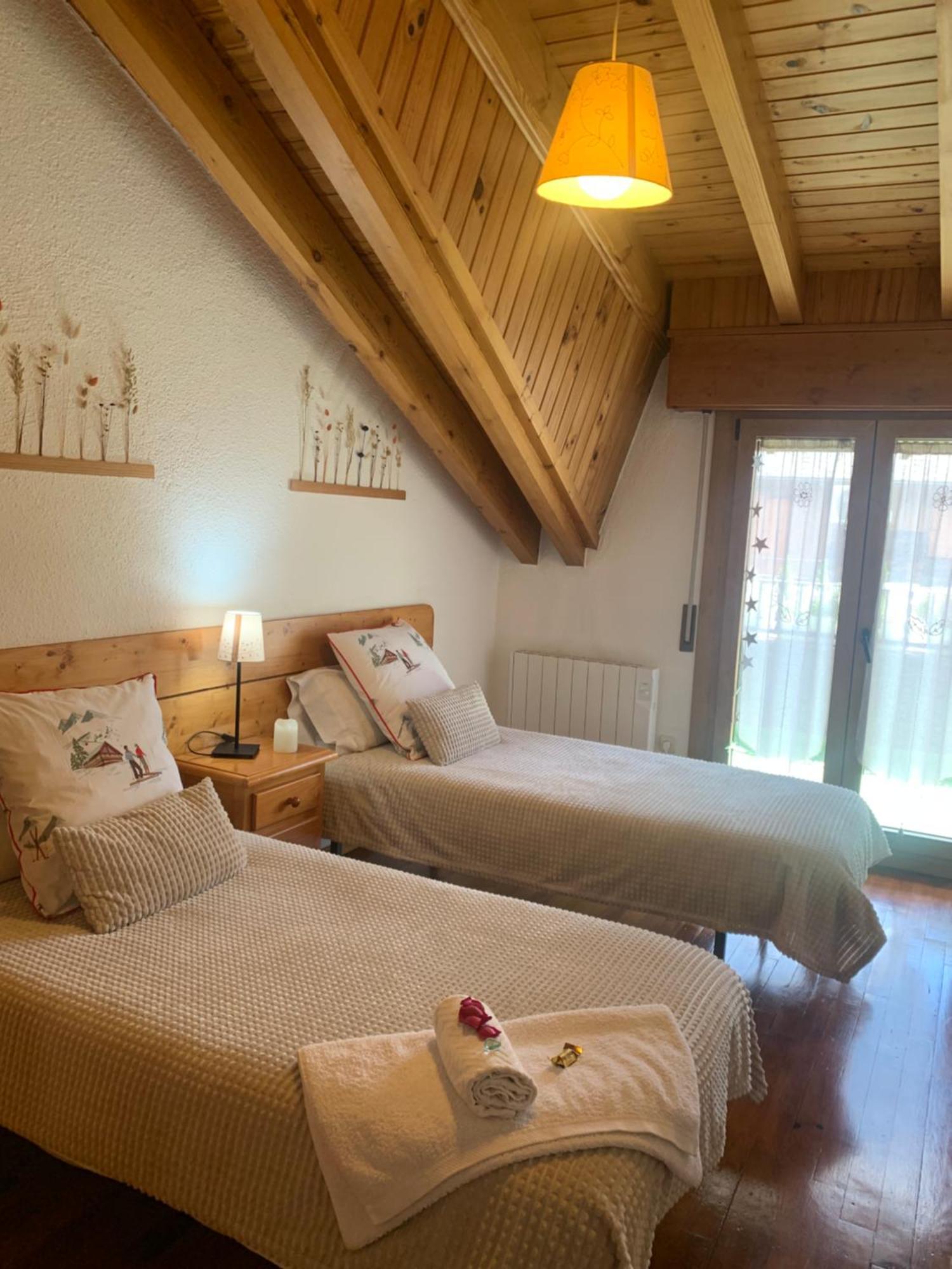 Atico Con Encanto En Bellver De Cerdanya Lägenhet Exteriör bild