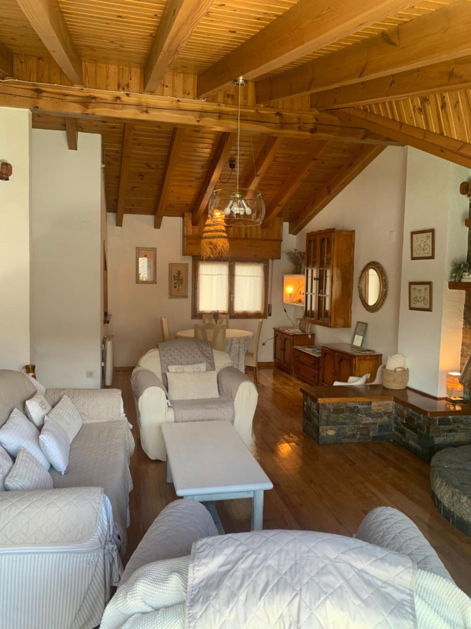 Atico Con Encanto En Bellver De Cerdanya Lägenhet Exteriör bild
