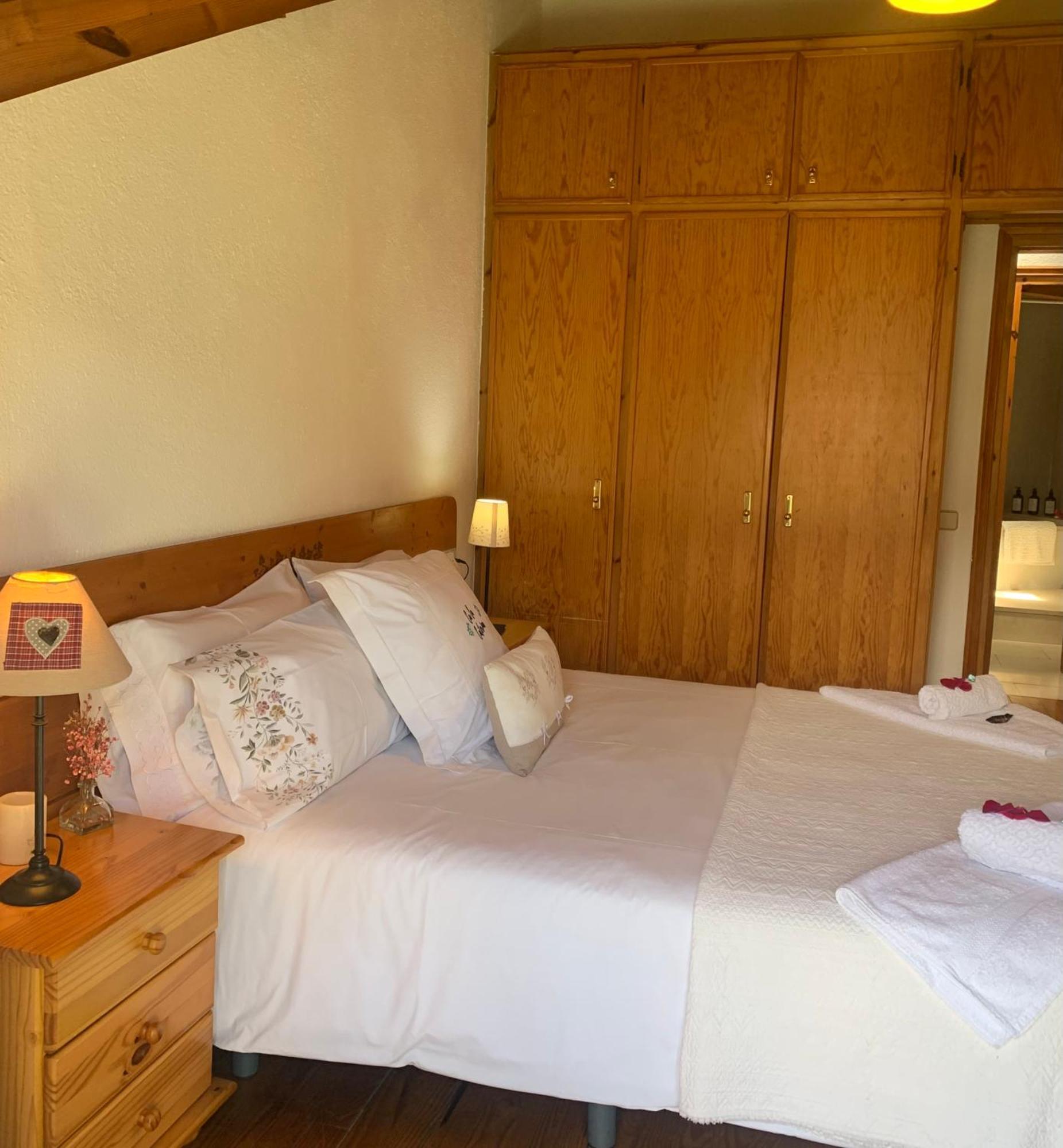 Atico Con Encanto En Bellver De Cerdanya Lägenhet Exteriör bild