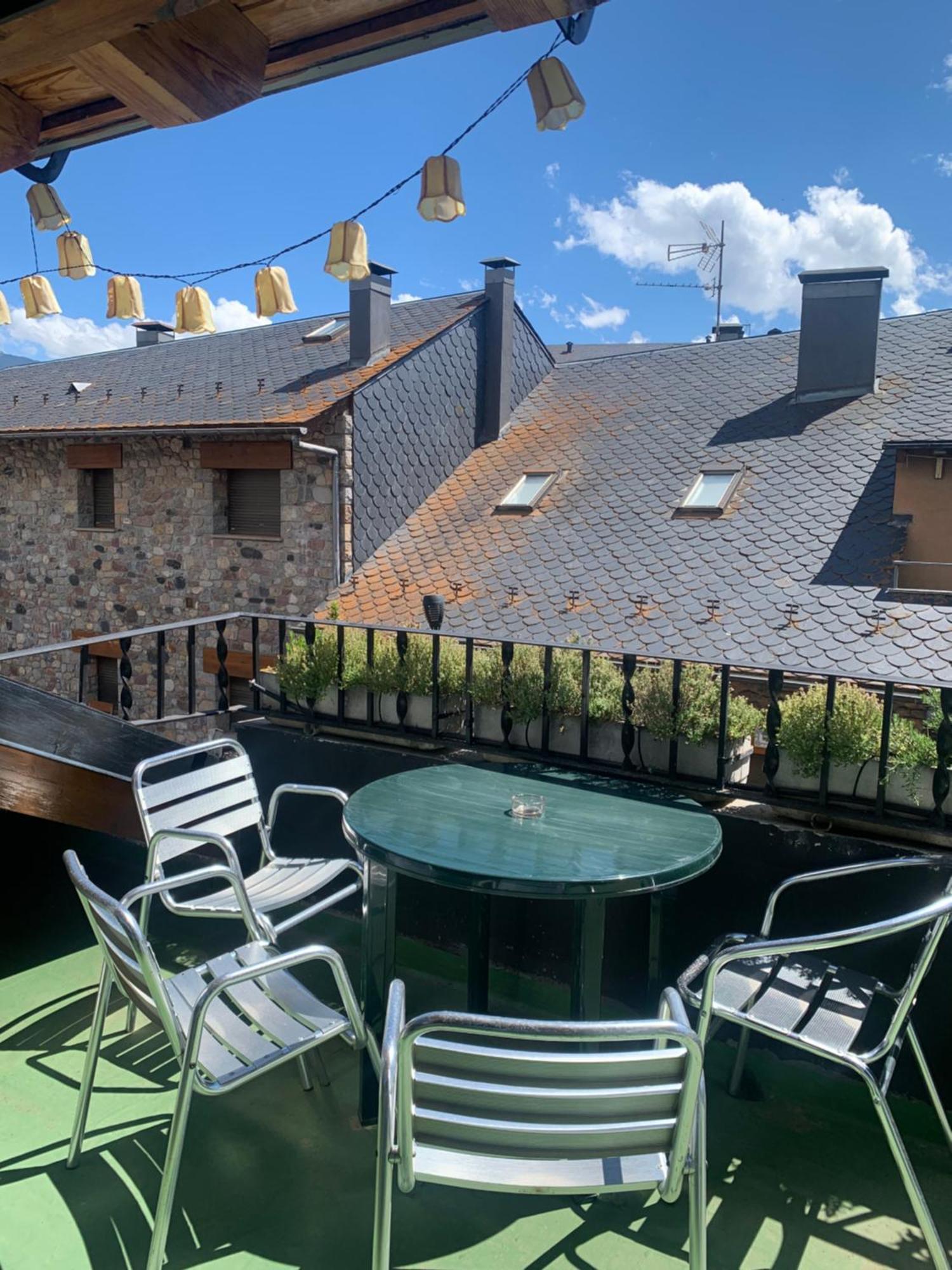 Atico Con Encanto En Bellver De Cerdanya Lägenhet Exteriör bild