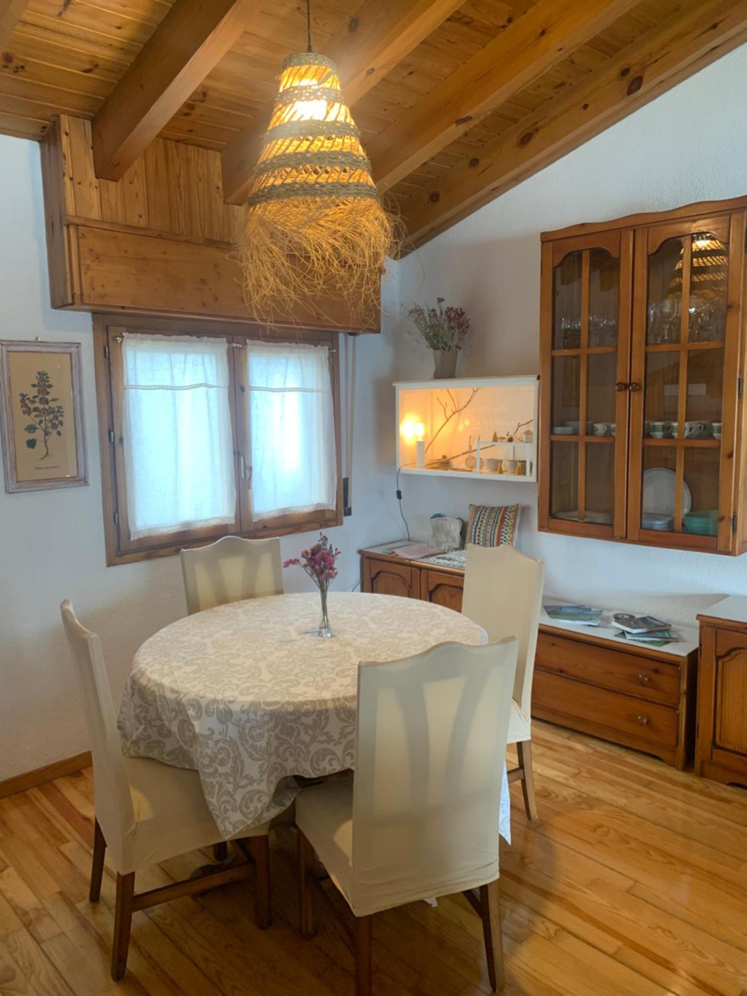 Atico Con Encanto En Bellver De Cerdanya Lägenhet Exteriör bild