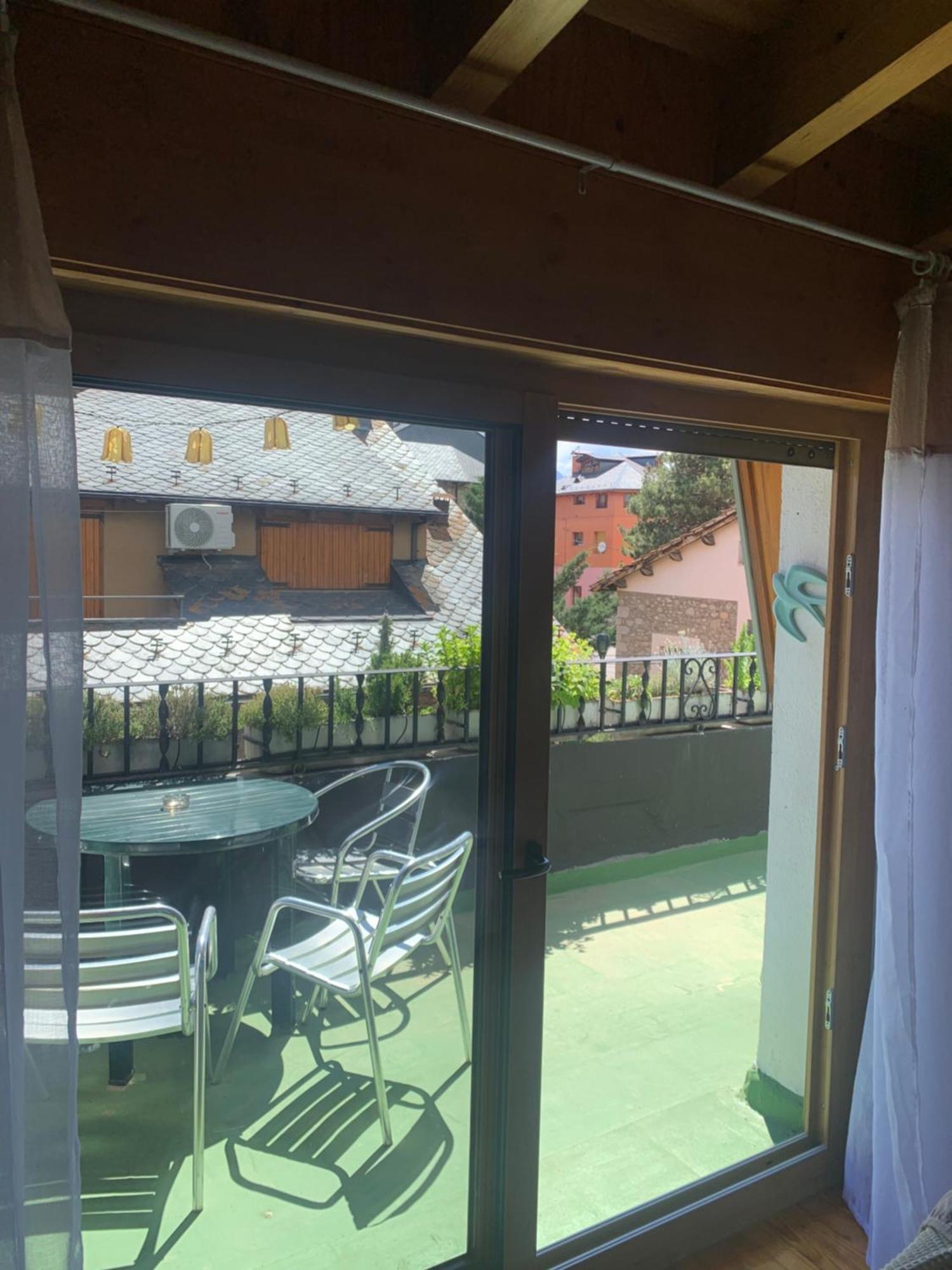 Atico Con Encanto En Bellver De Cerdanya Lägenhet Exteriör bild