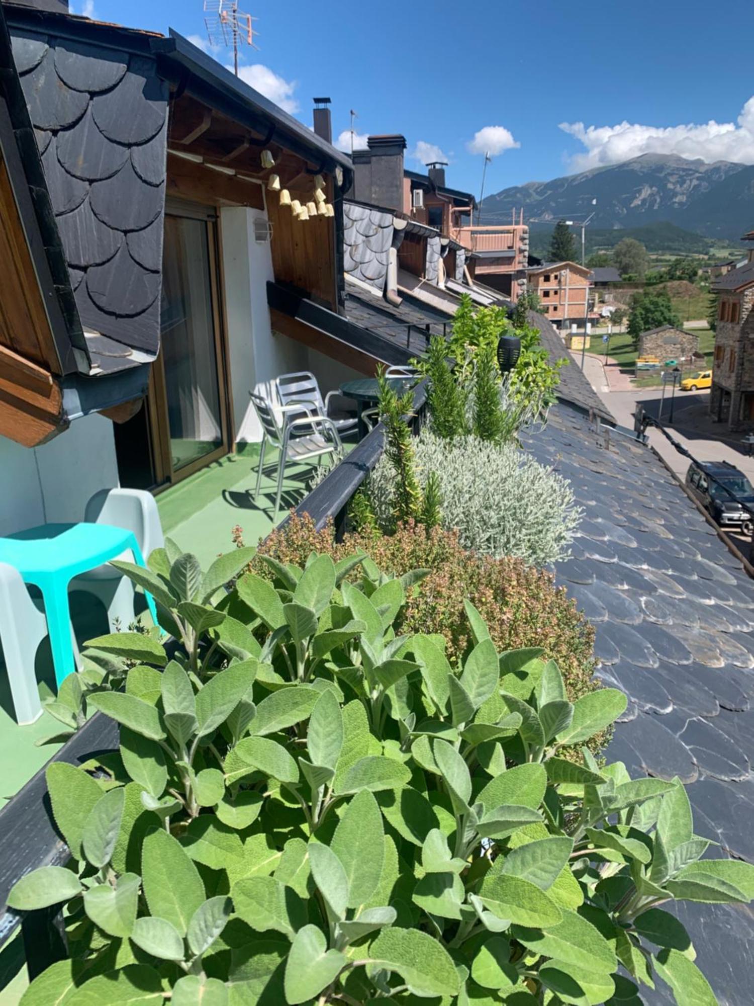 Atico Con Encanto En Bellver De Cerdanya Lägenhet Exteriör bild