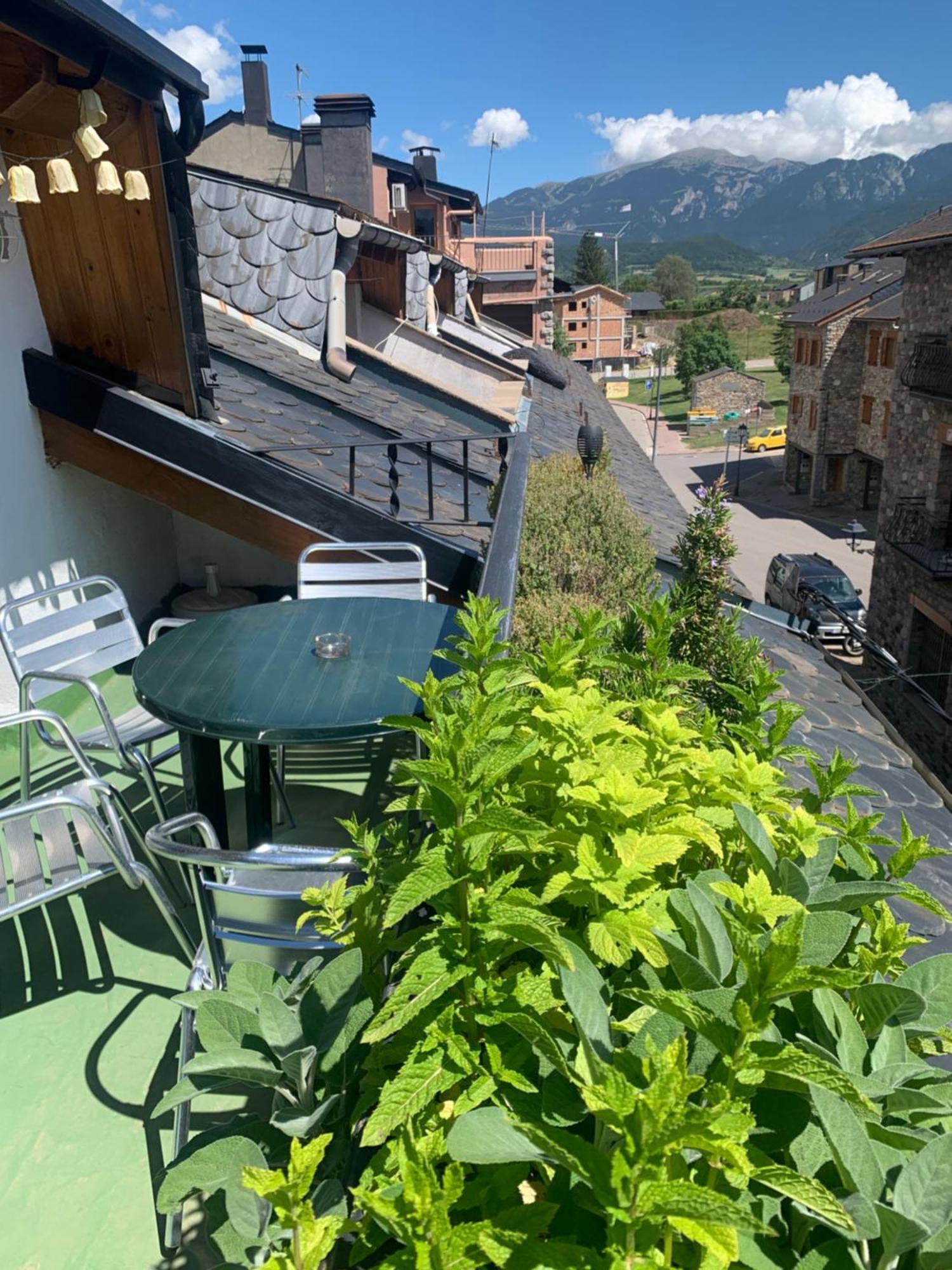 Atico Con Encanto En Bellver De Cerdanya Lägenhet Exteriör bild