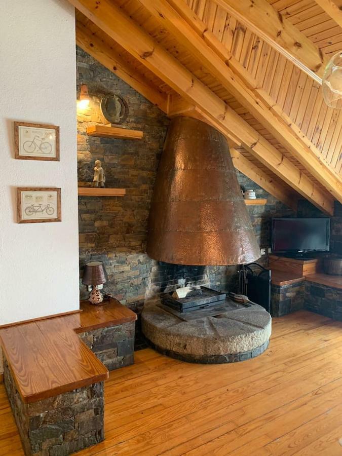 Atico Con Encanto En Bellver De Cerdanya Lägenhet Exteriör bild
